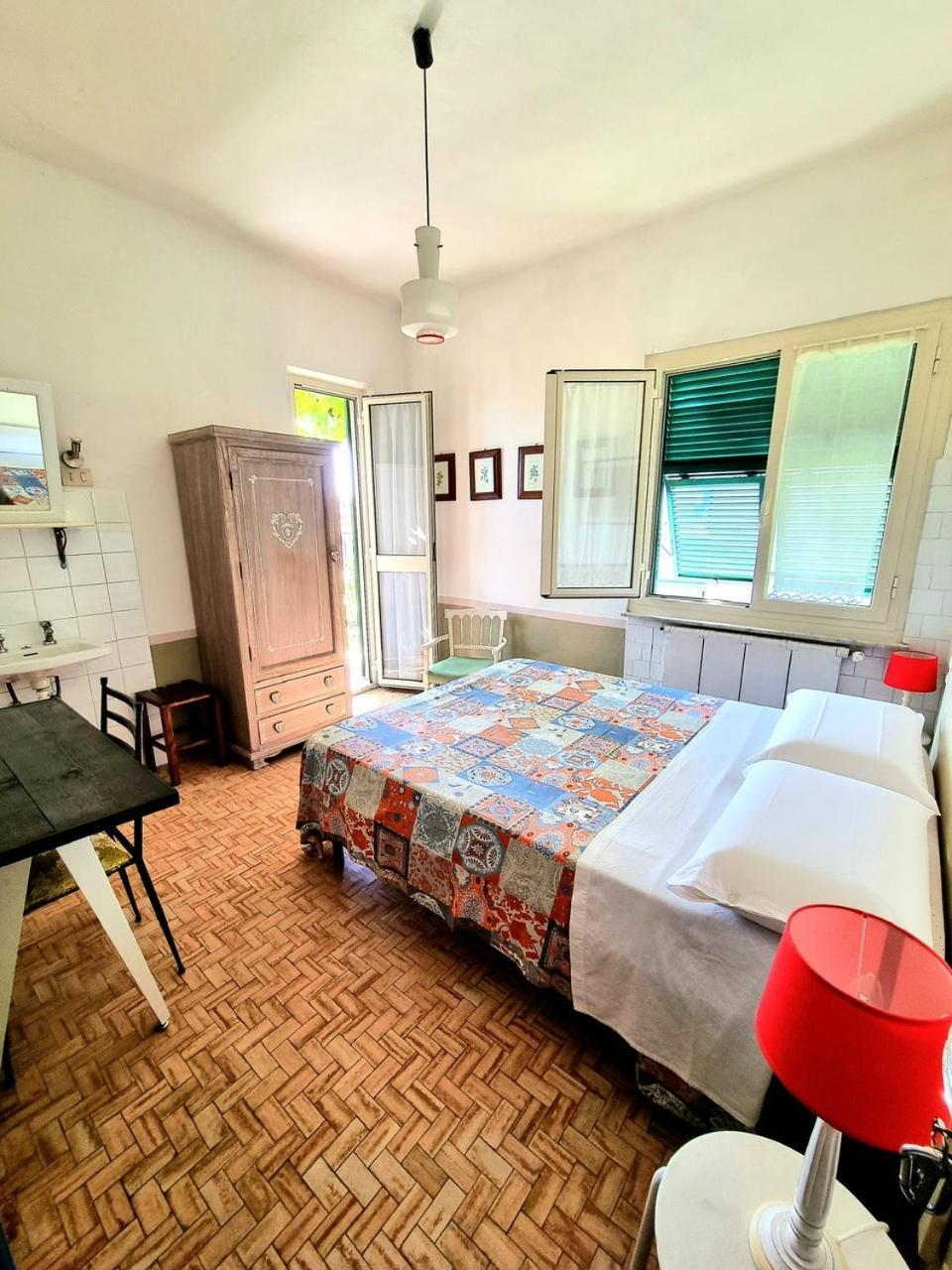 Bed and Breakfast Casa Cambini à Marina di Massa Extérieur photo